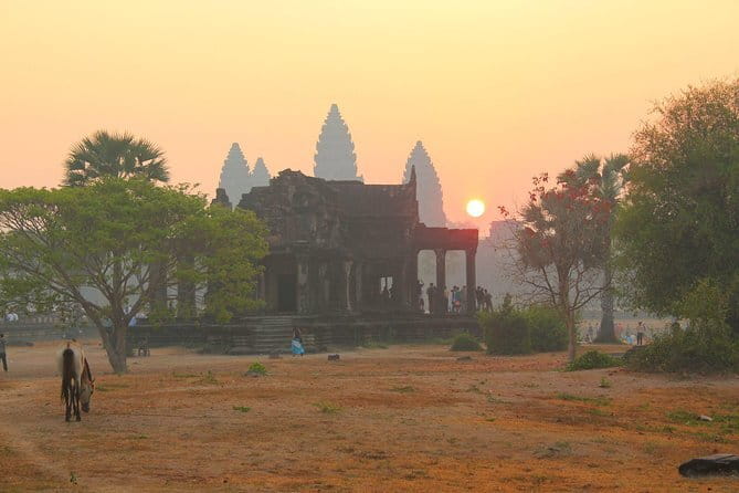 Two Day Angkor Temples Tours - Day 1 route: art-heavy Angkor temples with breathing room