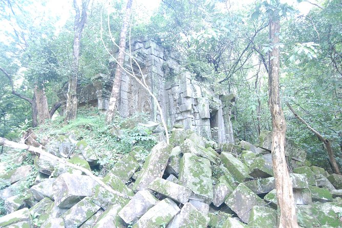 Two Days Angkor Wat Park-Beng Mealea and Kampong Phluk Village - The guide factor: why Thom’s stories make the temples easier