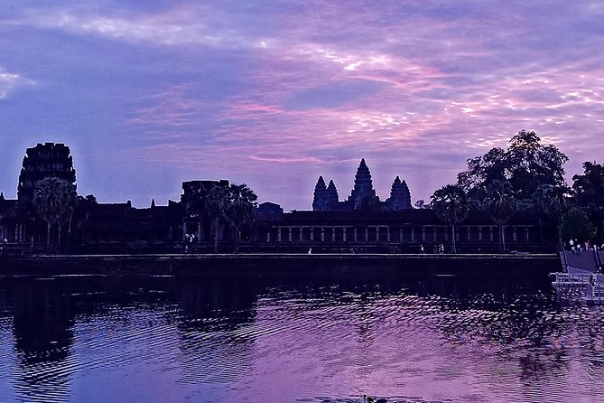 Unveiling 2 Days Private Angkor Wat/Beyond In Sunrise/Sunset Tour - Bayon and Angkor Thom: 1000 faces and temple neighborhoods
