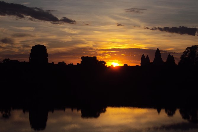 Unveiling 2 Days Private Angkor Wat/Beyond In Sunrise/Sunset Tour - Preah Khan, Neak Pean, and Ta Som: the jungle temples that feel quieter