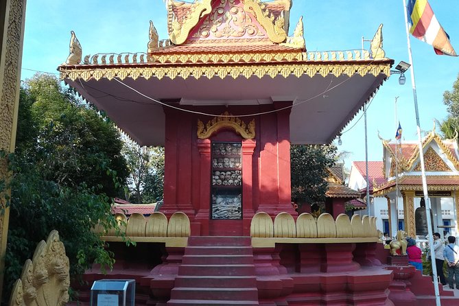 War Museum, Killing Field and Floating Village ( Kampong Phluk) - Wat Thmey Killing Fields, brief stop, big emotions